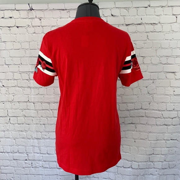 SOLD | VS PINK Red Rose Embroidered T-Shirt XS NWT - Picture 4 of 5